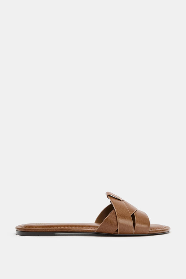 SANDALES PLATES EN CUIR À BRIDES CROISÉES